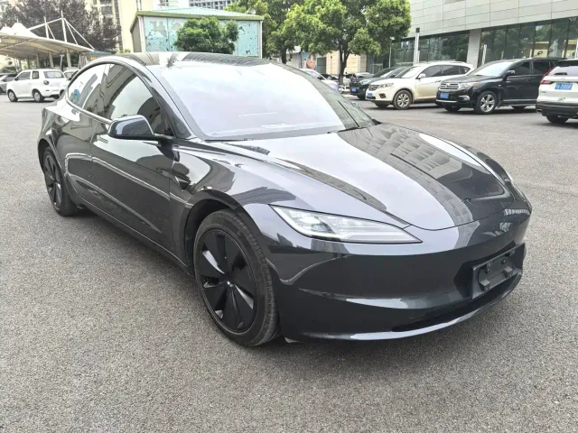Tesla Model 3 — Фото автомобиля 3
