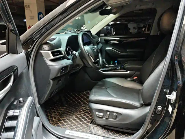 Toyota Highlander — Фото автомобиля 9