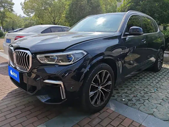 Фотография автомобиля — BMW X5