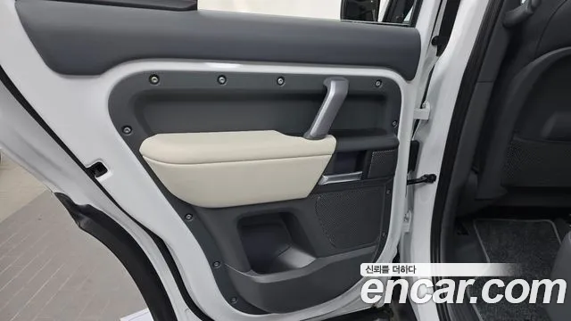 Land Rover Defender Defender (L663) 110 P300 X-Dynamic SE — Фото автомобиля 25