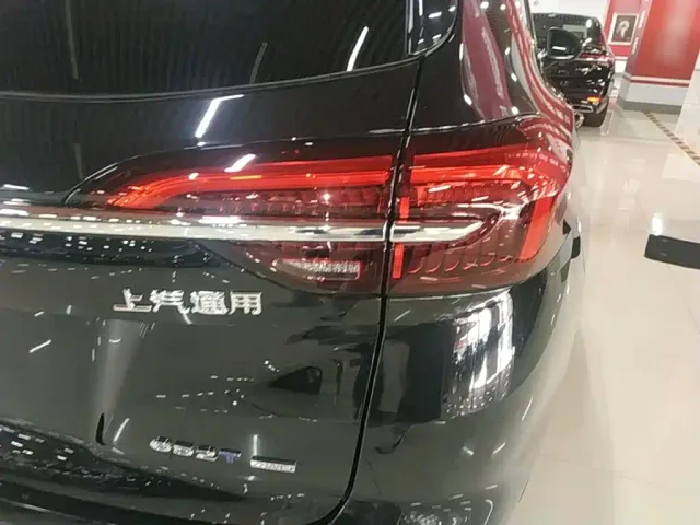Buick Envision Plus — Фото автомобиля 7