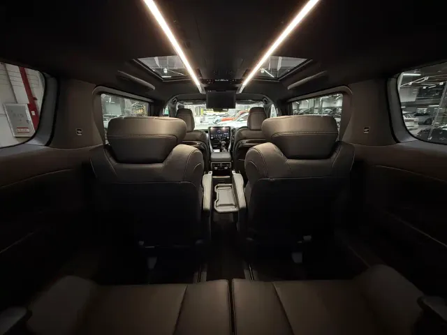 Toyota Alphard — Фото автомобиля 11