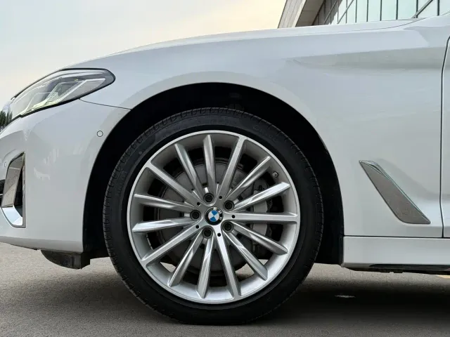 BMW 5 Series — Фото автомобиля 18