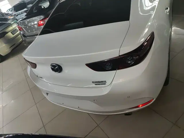 Mazda Axela — Фото автомобиля 5