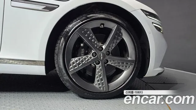 Genesis G80 RG3 — Фото автомобиля 6
