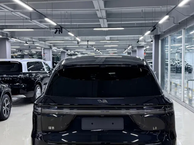 Li Auto L8 — Фото автомобиля 8