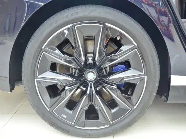 BMW 7 Series — Фото автомобиля 16