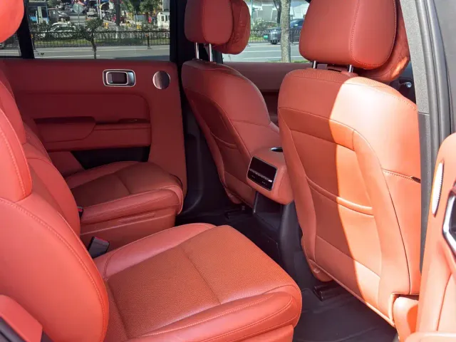 Li Auto L8 — Фото автомобиля 6