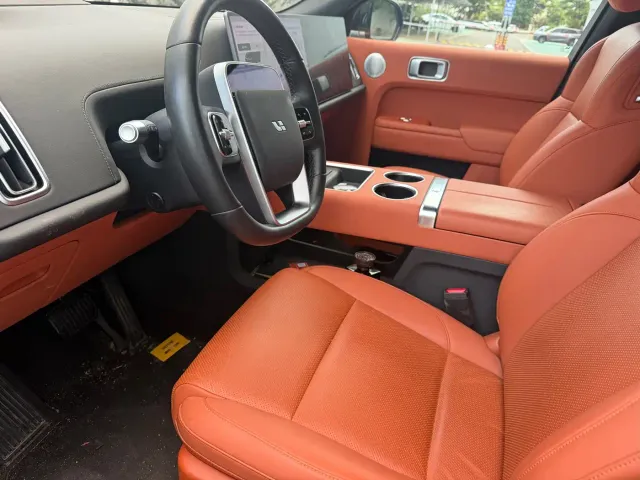 Li Auto L8 — Фото автомобиля 4