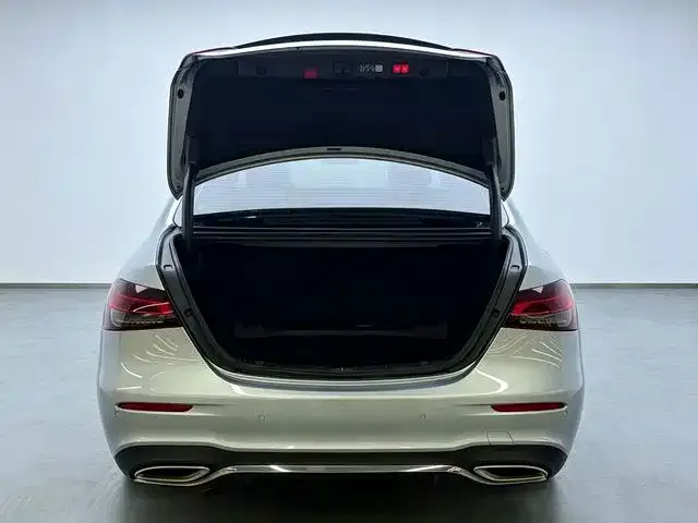 Mercedes-Benz E-Class — Фото автомобиля 18