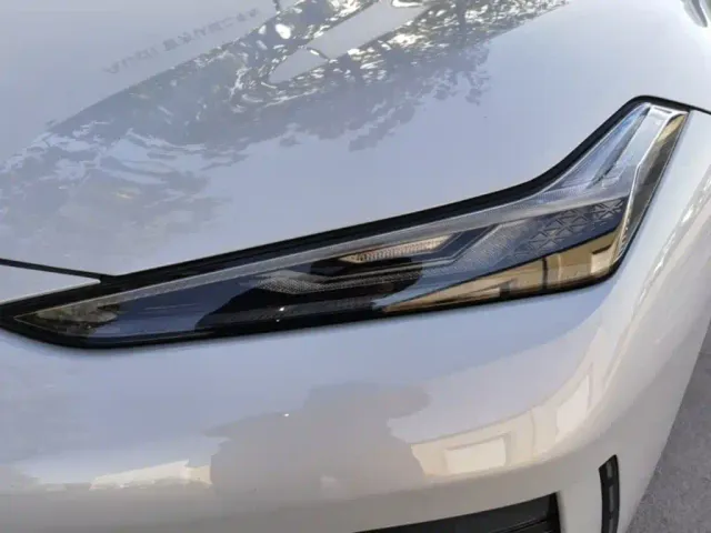 Geely Galaxy E8 — Фото автомобиля 23