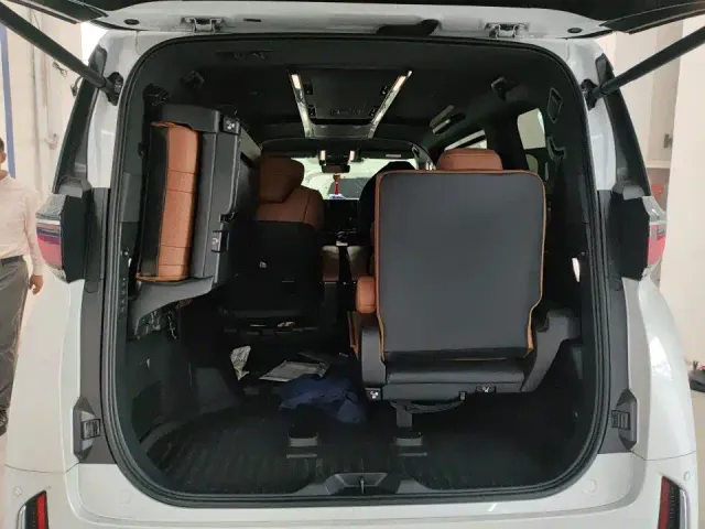 Toyota Vellfire — Фото автомобиля 9