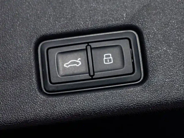 Audi Audi Q6 2023 45 TFSI quattro Uniform Cloud Yulin Package — Фото автомобиля 7
