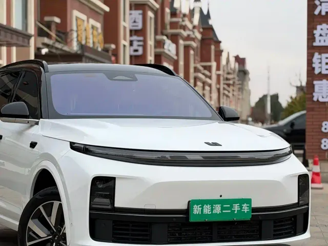 Li Auto L7 — Фото автомобиля 9