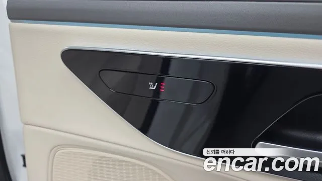 Mercedes-Benz E-Class — Фото автомобиля 20