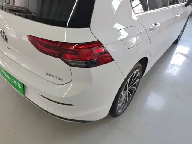 Volkswagen Golf — Фото автомобиля 7
