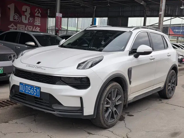 Фотография автомобиля — Lynk & Co 01