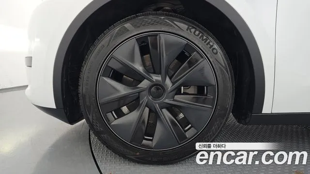 Tesla Model Y — Фото автомобиля 5