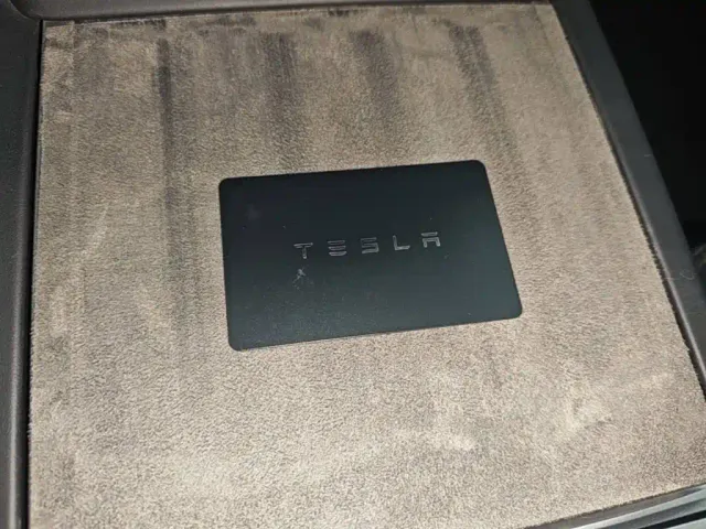 Tesla Model 3 — Фото автомобиля 8