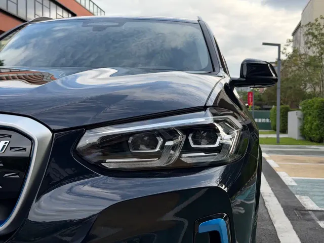 BMW iX3 — Фото автомобиля 6