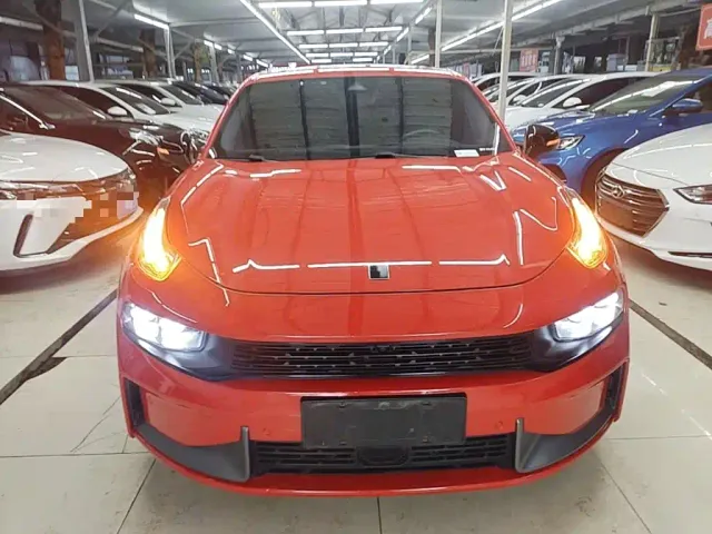 Lynk & Co 03 — Фото автомобиля 2