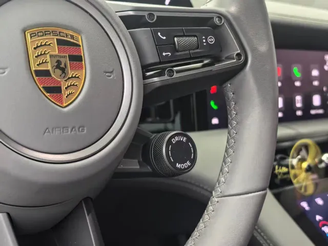 Porsche Taycan — Фото автомобиля 7