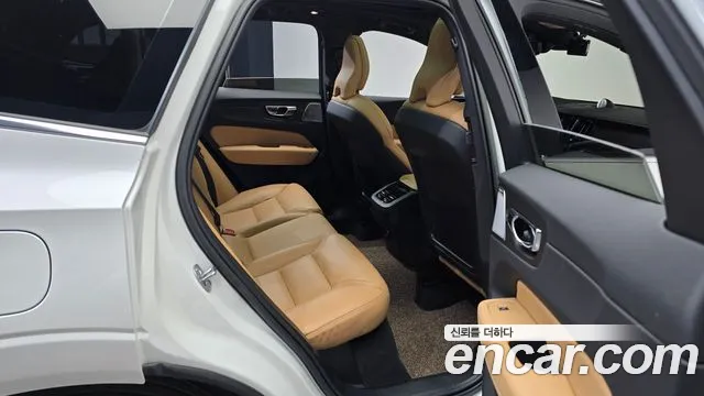 Вольво XC60 — Фото автомобиля 9