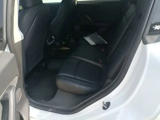 Tesla Model Y — Фото автомобиля 16