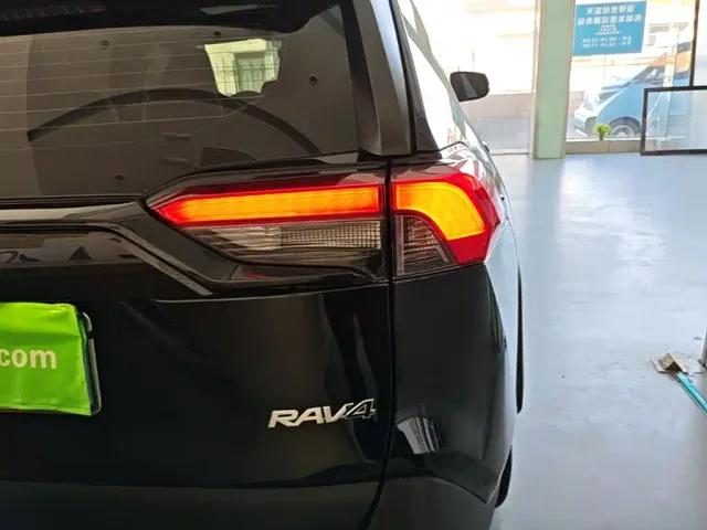 Toyota RAV4 — Фото автомобиля 7