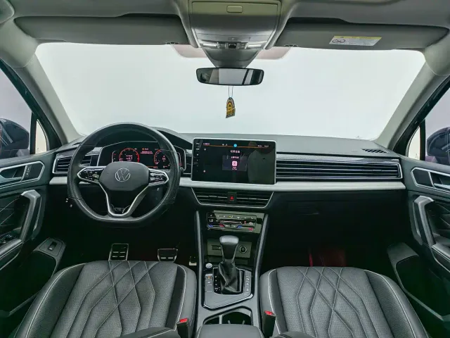 Volkswagen Tiguan L — Фото автомобиля 11