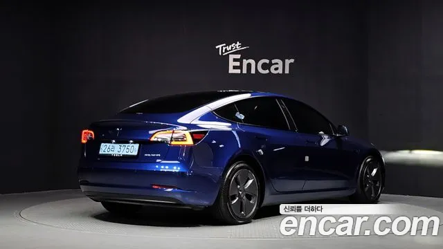 Tesla Model 3 — Фото автомобиля 2