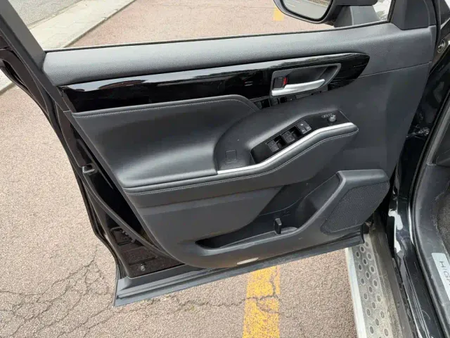 Toyota Highlander — Фото автомобиля 6