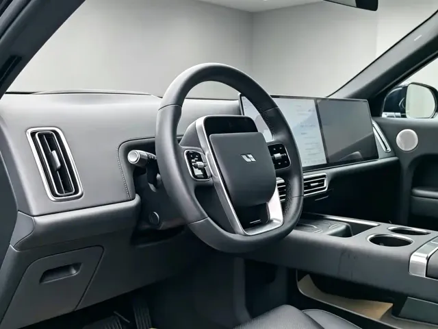 Li Auto L9 — Фото автомобиля 2
