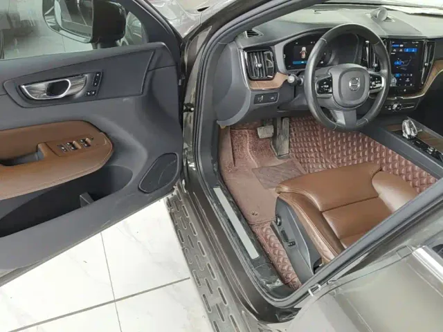 Volvo XC60 — Фото автомобиля 15