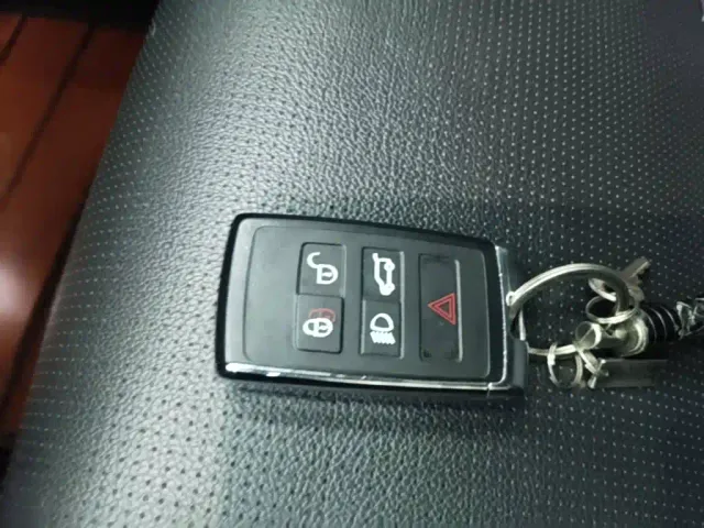 Land Rover Discovery Sport — Фото автомобиля 8