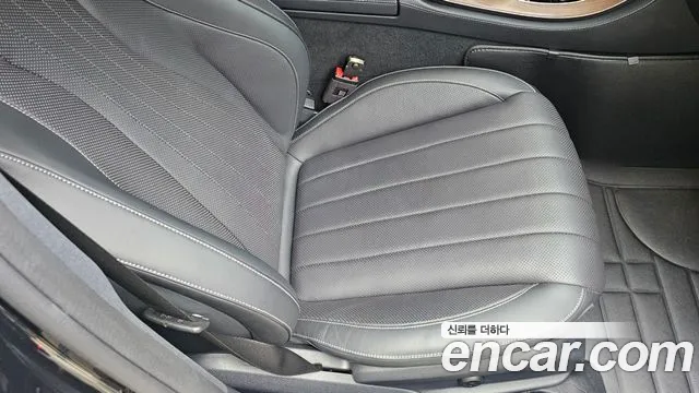 Mercedes-Benz E-Class — Фото автомобиля 11