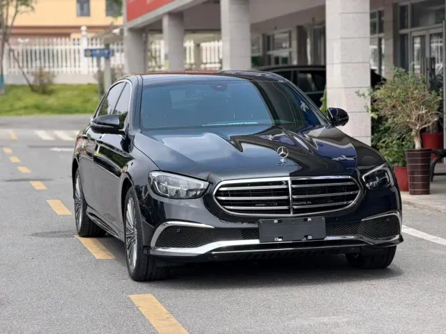 Mercedes-Benz E-Class — Фото автомобиля 11