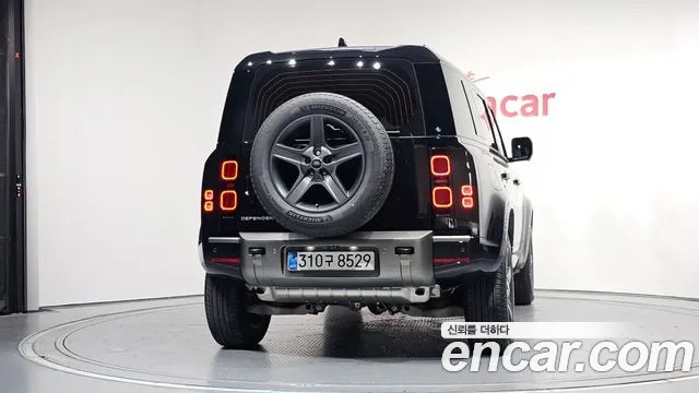Land Rover Defender Defender (L663) 110 P300 X-Dynamic SE — Фото автомобиля 3