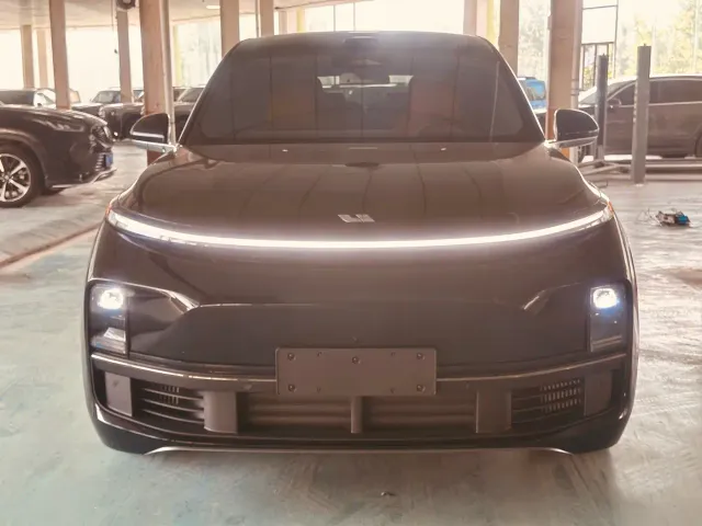 Li Auto L8 — Фото автомобиля 2