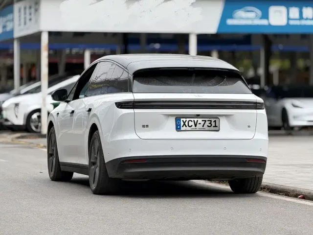 Li Auto i6 — Фото автомобиля 4