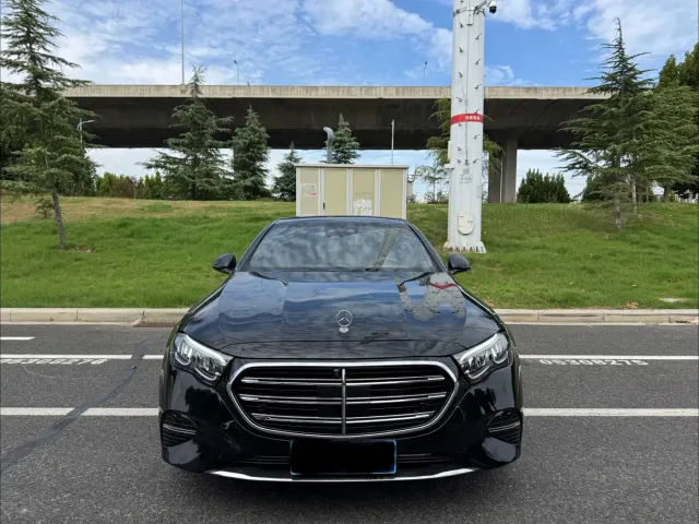 Mercedes-Benz E-Class — Фото автомобиля 2
