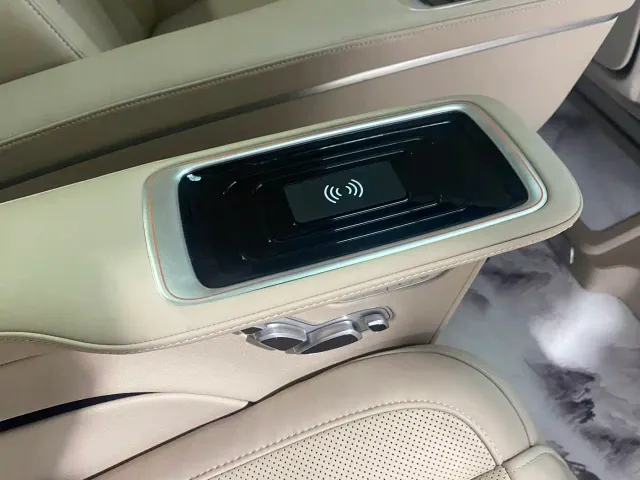 Mercedes-Benz V-Class — Фото автомобиля 12