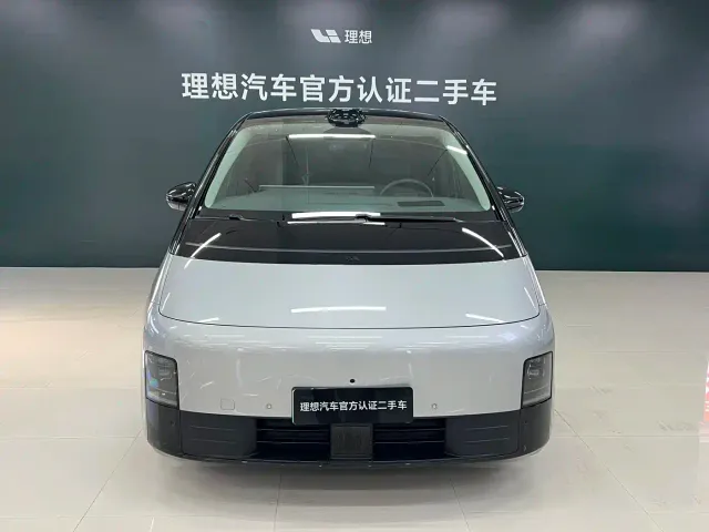 Li Auto MEGA — Фото автомобиля 2