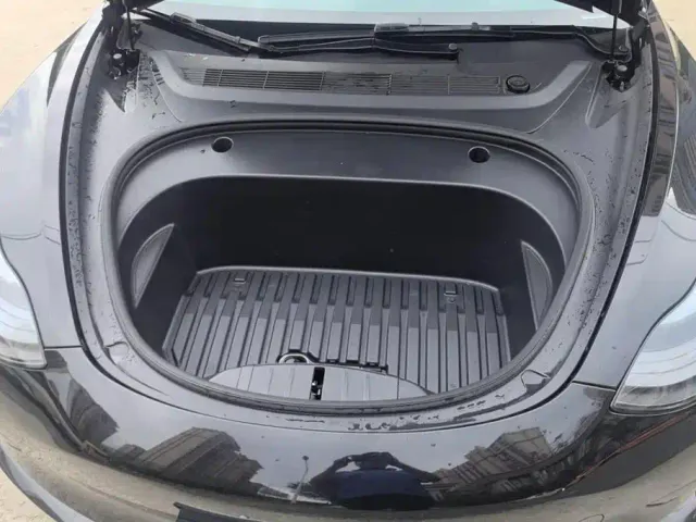 Tesla Model 3 — Фото автомобиля 10