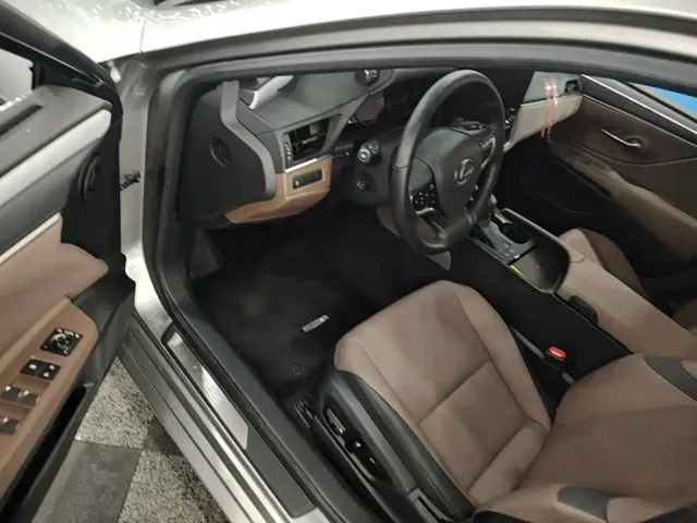 Lexus ES — Фото автомобиля 15