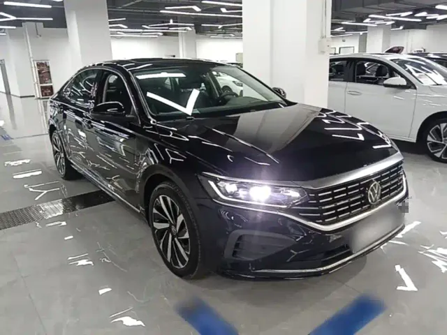 Volkswagen Passat — Фото автомобиля 3