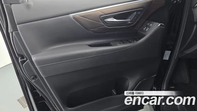 Toyota Alphard — Фото автомобиля 23