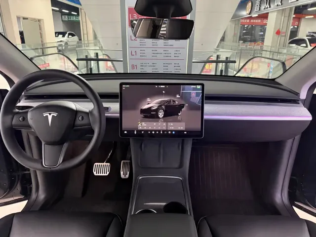 Tesla Model Y — Фото автомобиля 5