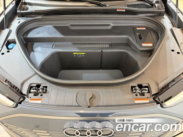 Audi Q6 e-tron — Фото автомобиля 6
