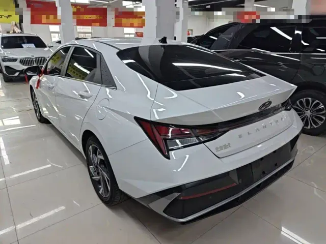 Hyundai Elantra — Фото автомобиля 4